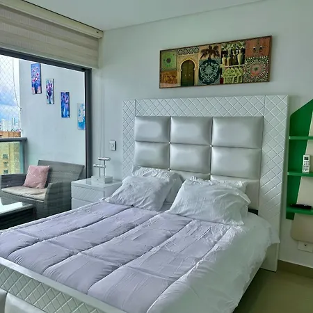 Apartamento En Bocagrande Con Balcon Y Vista Al Mar *