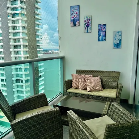 En Bocagrande Con Balcon Y Vista Al Mar Apartamento